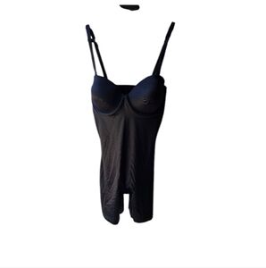 ASSETS BY SPANX BODYSUIT SIZE M